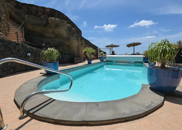 Castillo Lanzarote Villa Bailey - Luxury Villa - Pet Friendly With Heated Pool