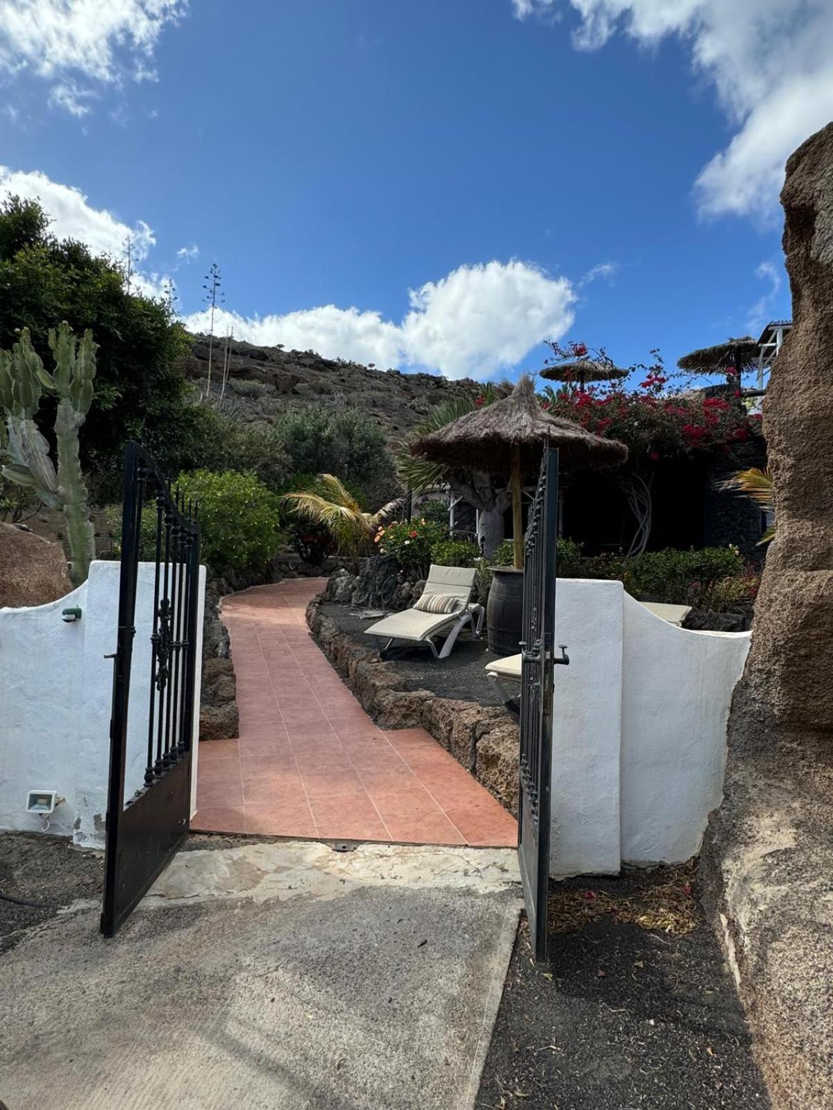 Castillo Lanzarote Bailey - Luxury - Pet Friendly With Heated Pool